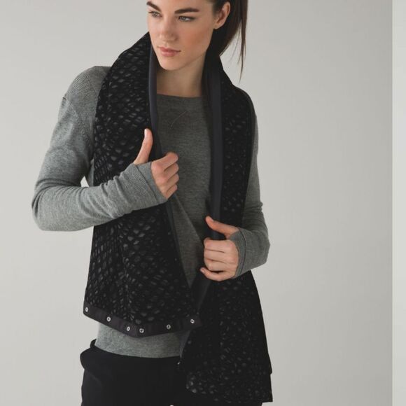 Lululemon Vinyasa Scarf Fleece Simply Lace Play Dark Slate Black Dark Slate - Picture 1 of 7